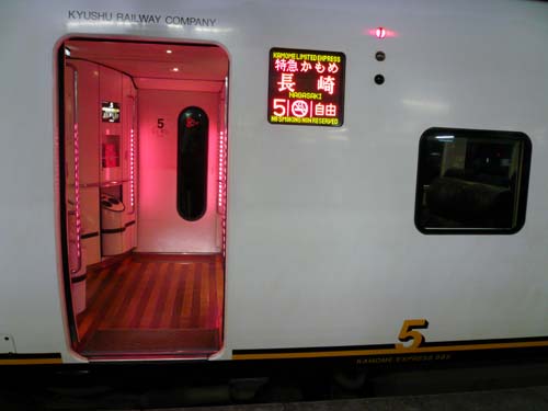 Nagasaki Train 2 Dec 2006